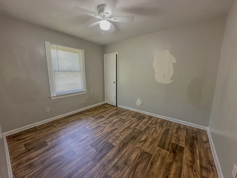 800 Stillwater Dr — Photo 3
