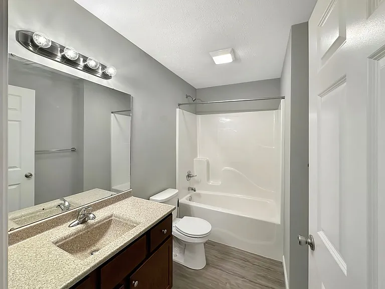 2303 N Broadway St — Photo 52
