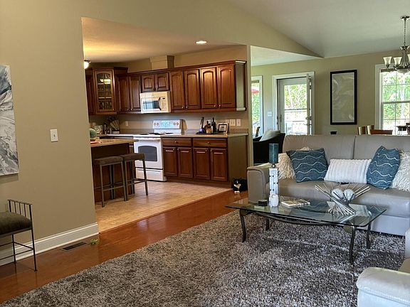 2nd image of 132 Linden Ln