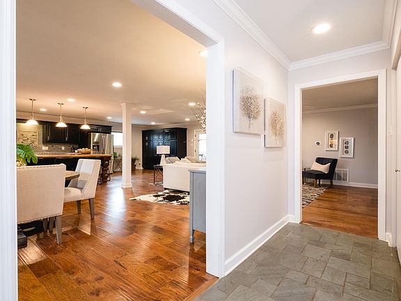 2nd image of 4 Nob View Cir