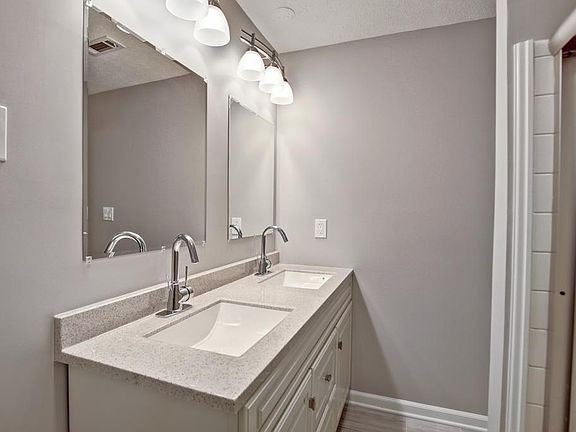 double vanity in Main suite bath