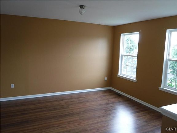 4th image of 3153 Florian St