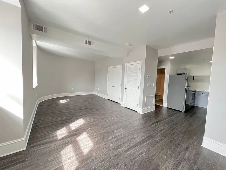 306 W Franklin — Photo 44