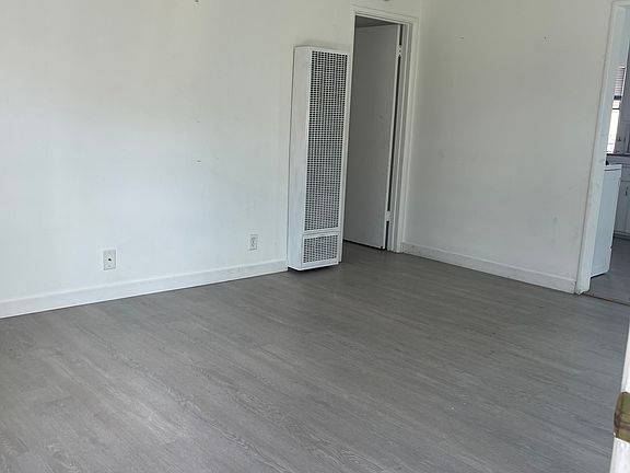 2nd image of 1537 1/2 W 224th St #1537-1/2