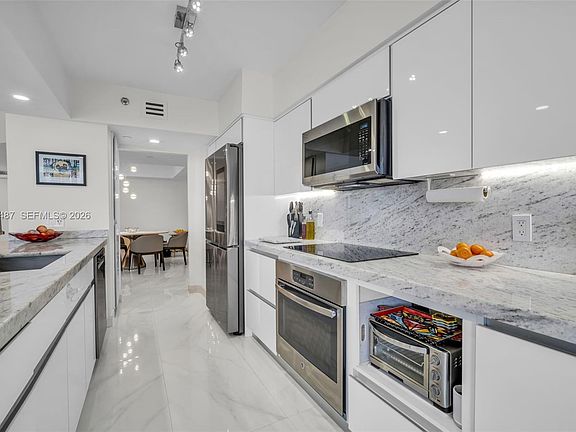 4th image of 16445 Collins Ave APT 925