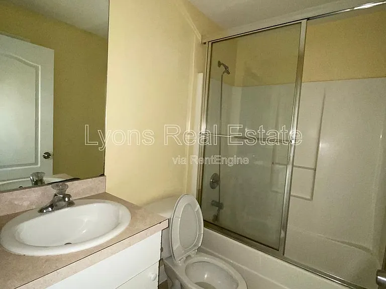 4939 Leonard Blvd S — Photo 8