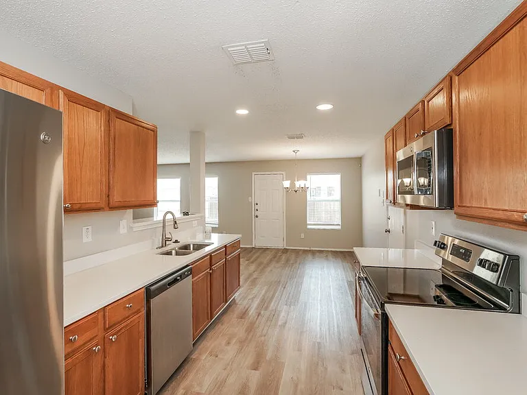 2908 Cottage Ln — Photo 8