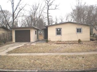 325 3rd St, Woodstock, IL 60098