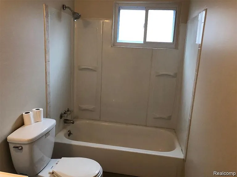 415 Pingree Blvd — Photo 9