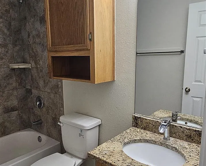1731 Greenwood Ln — Photo 4