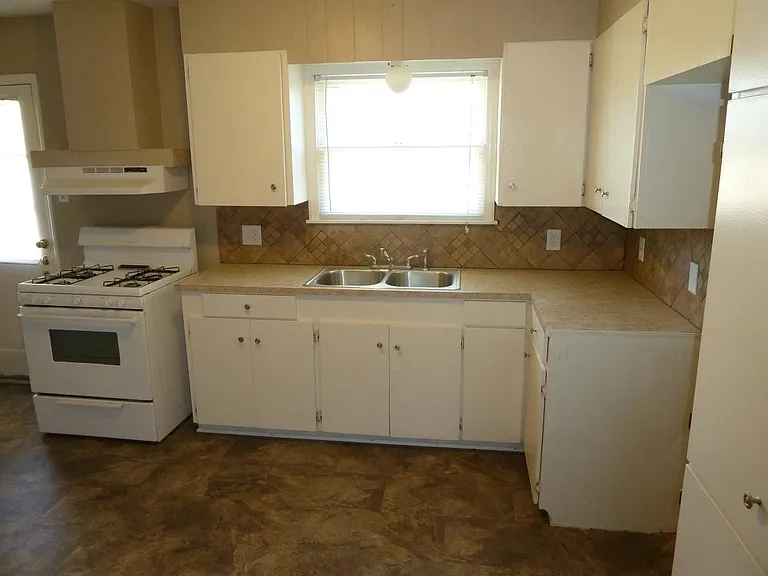 1006 Ronald Dr — Photo 5