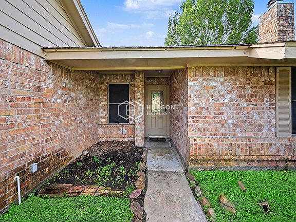 4th image of 9127 Cypress Square Dr