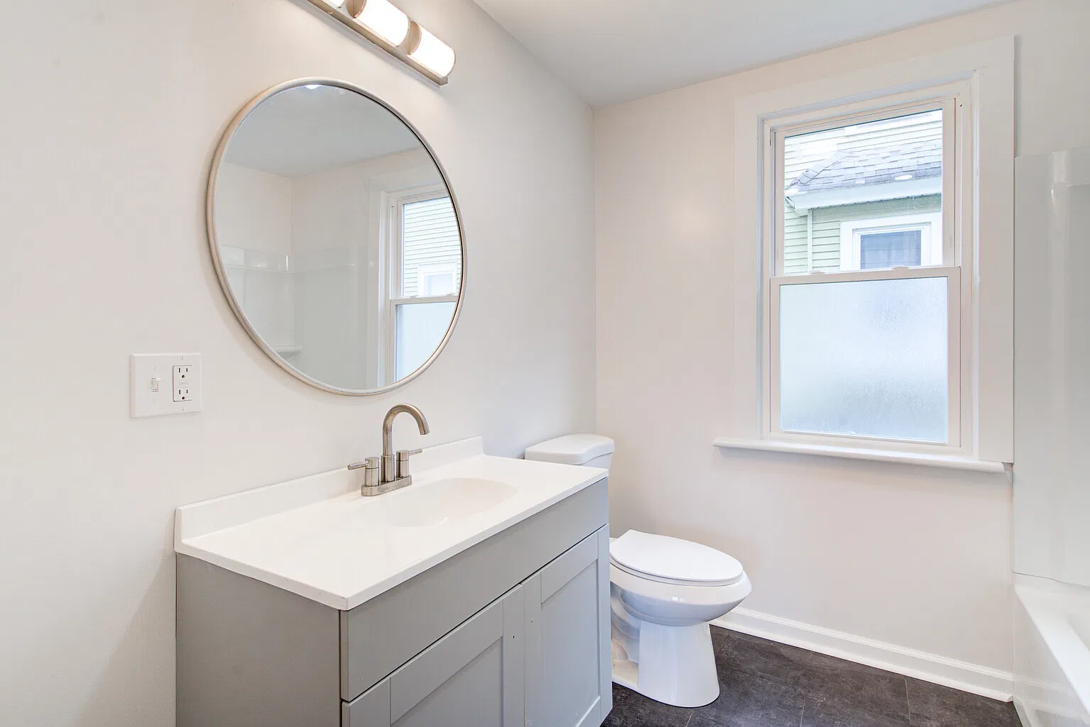 3 bed, 1469 sqft, $2,100 — Photo 2