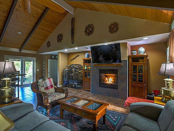 Livingroom from front door
