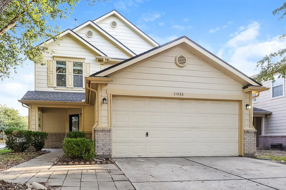 3 bed, 2.5 bath, 2554 sqft, $1,870 — Photo 1