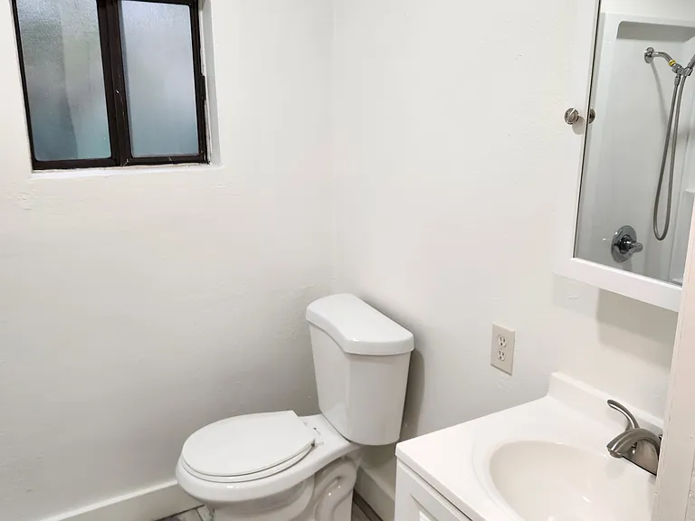 600 Grove St — Photo 12