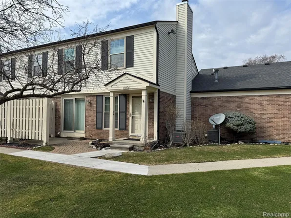 1597 Dover Hl S, Walled Lake, MI 48390