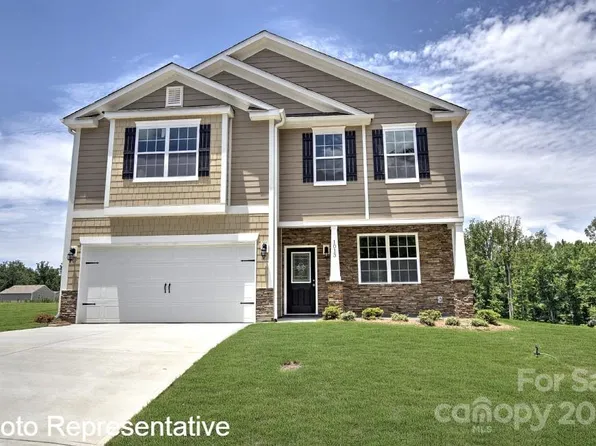 916 Newport Ct, Asheville, NC 28806