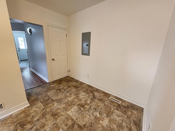 3rd image of 419 Bronson Ave Unit 1