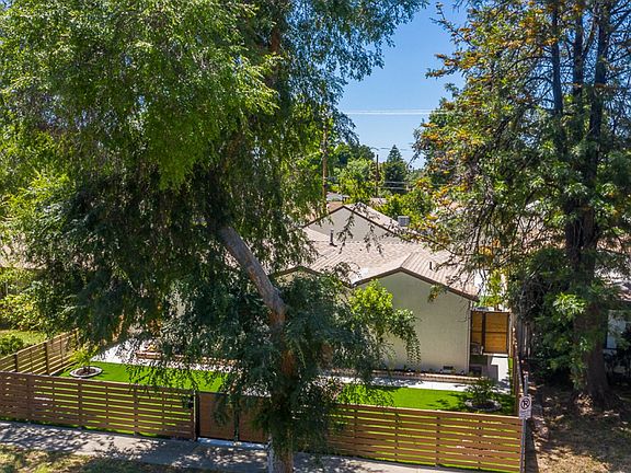 3rd image of 6539 Coldwater Canyon Ave