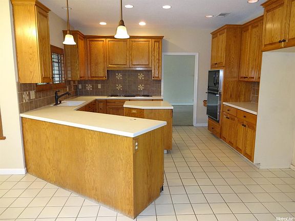 3rd image of 1133 Chateau Ct