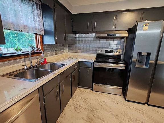 5th image of 2821 Yale St