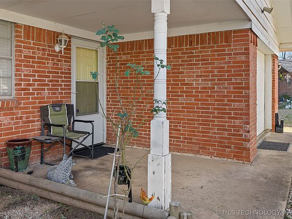 2nd image of 43 Laurel St