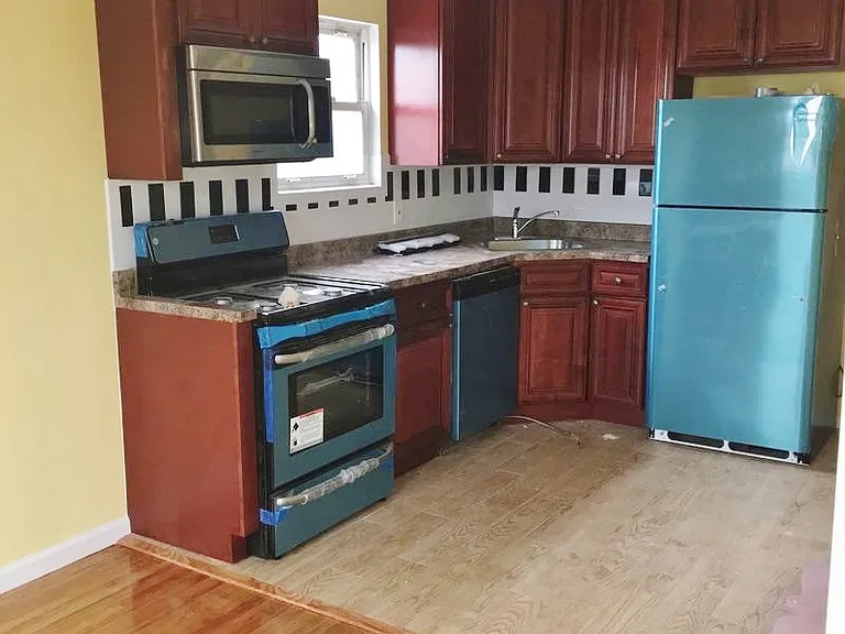 25-22 47th St #3F — Photo 3