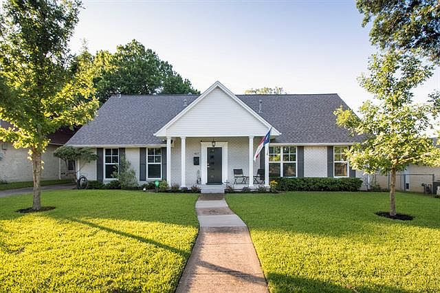 1st image of 907 Blue Lake Cir