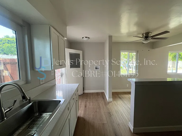 8128 Orange St — Photo 6