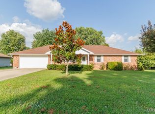 1218 Quail Valley Cir, Lebanon, MO 65536