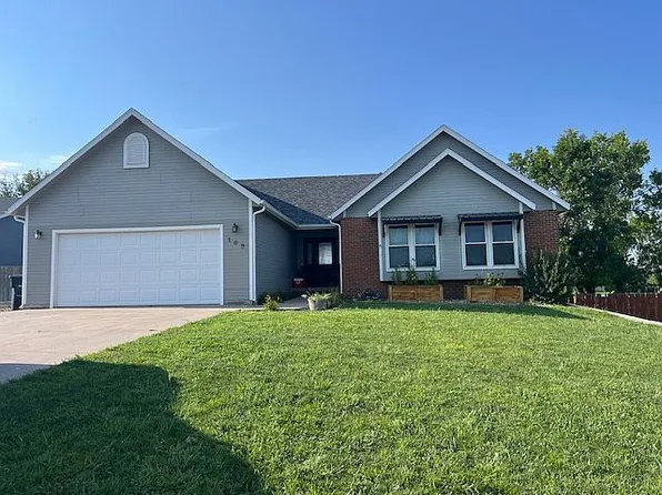 109 E Elizabeth St, Cimarron, KS 67835