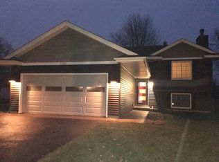 1390 Field Creek Cir, Victoria, MN 55386