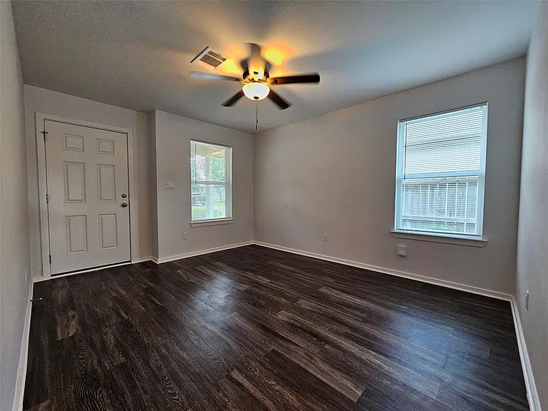 16721 Hamilton Point Cir — Photo 4