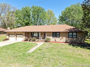 17 W Chestnut St, Skiatook, OK 74070