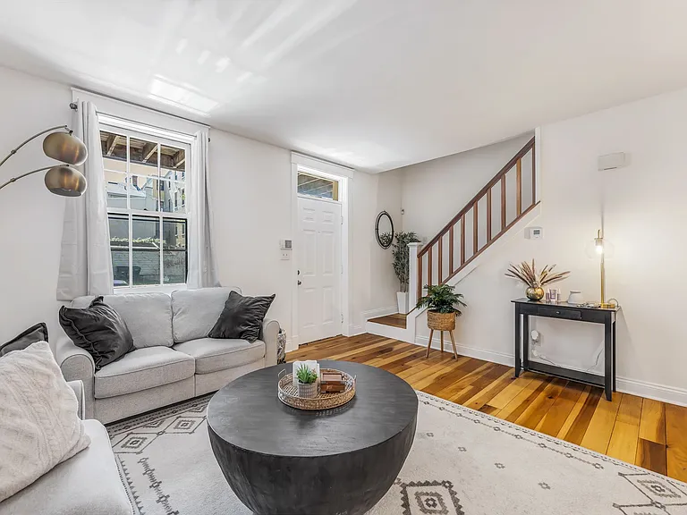 1410 Mansfield St — Photo 19