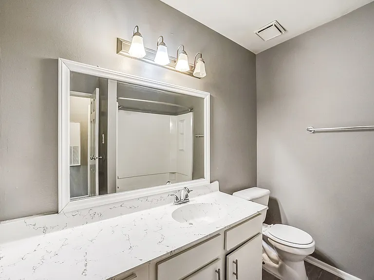 Spring Hill Village Apartments — Photo 24