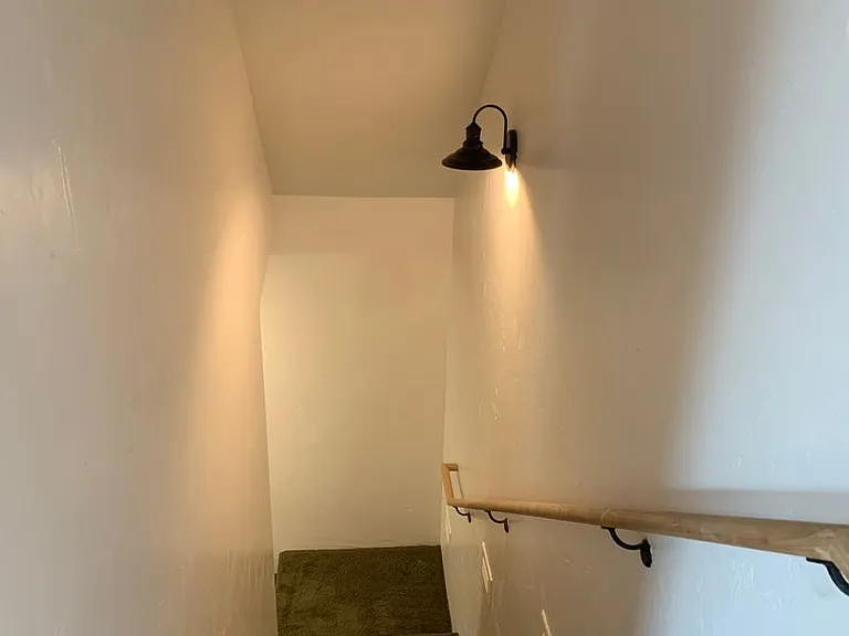 1347 Albany Ave — Photo 10