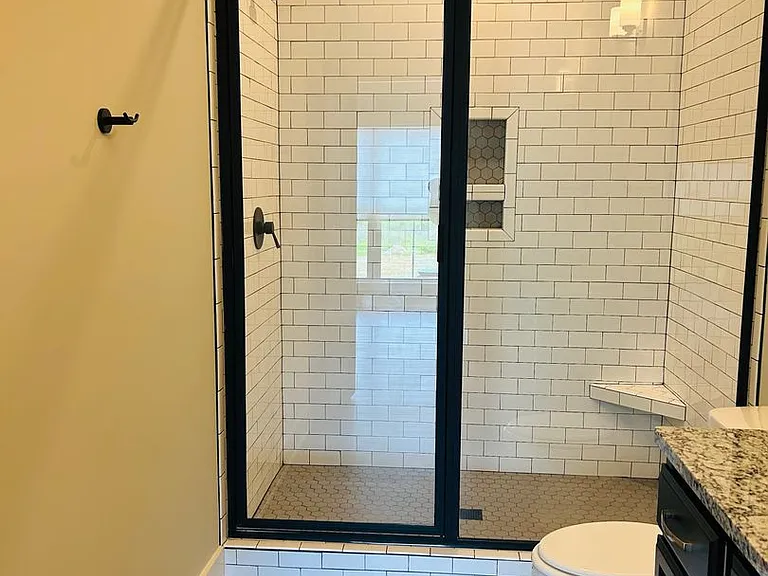 190B E Mill St — Photo 15