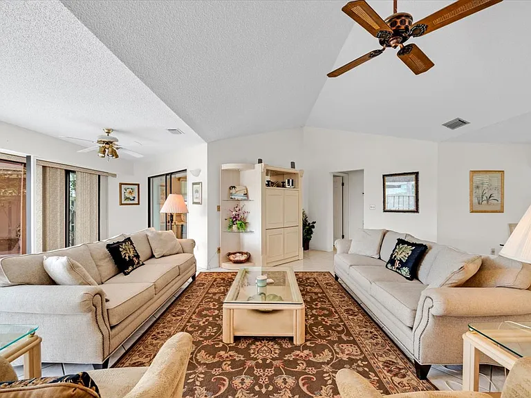 1127 E Seminole Ave #12C — Photo 23