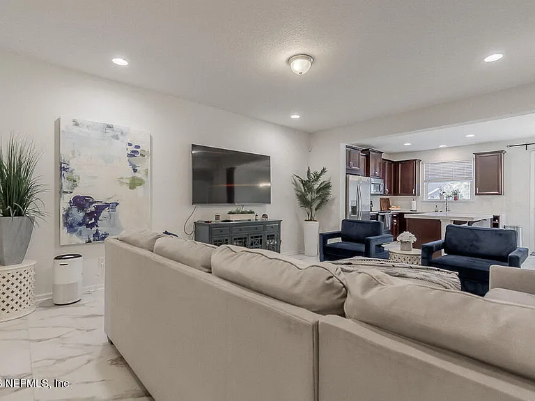 162 Nelson Ln — Photo 6