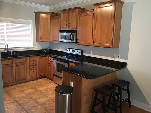 Granite kitchen, upgraded cabinets