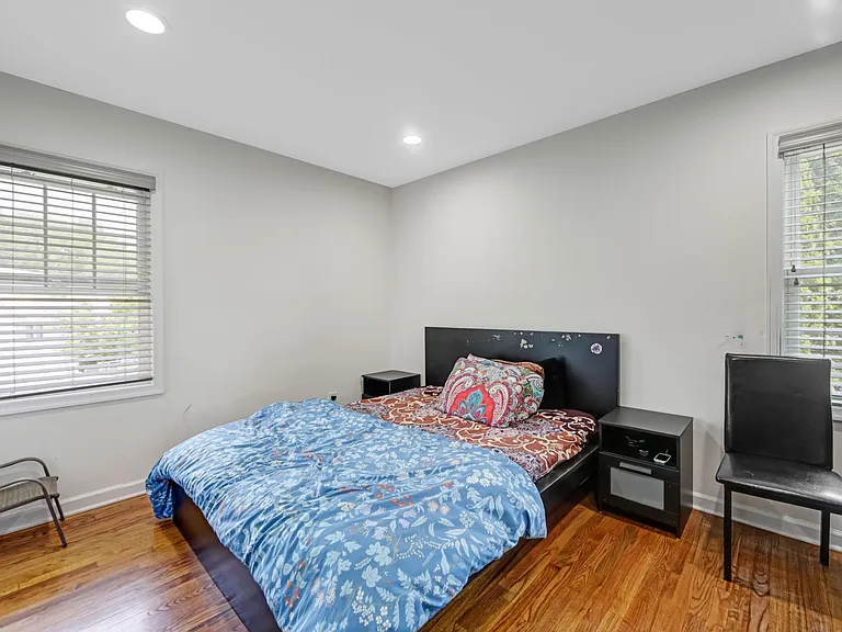 122 Village Cir W — Photo 16