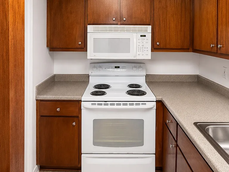Solano Apartments — Photo 34