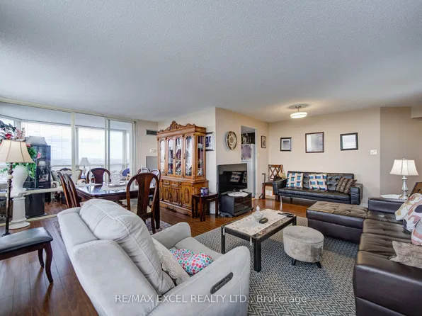 300 Alton Towers Cir #1403, Toronto, ON M1V 4X9