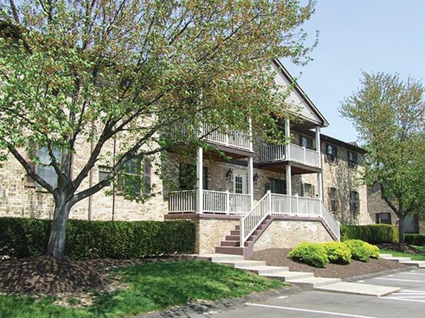 Laurelwood Apartments and Townhomes | 401 Collingwood Ct, Cranberry Township, PA