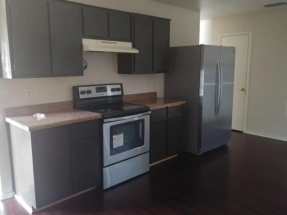4 bed, 1960 sqft, $1,700 — Photo 4