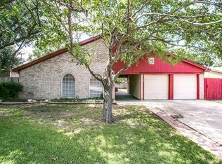 1021 Fox River Ln, Fort Worth, TX 76120