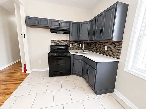 2nd image of 148 Hawthorne Ave #3