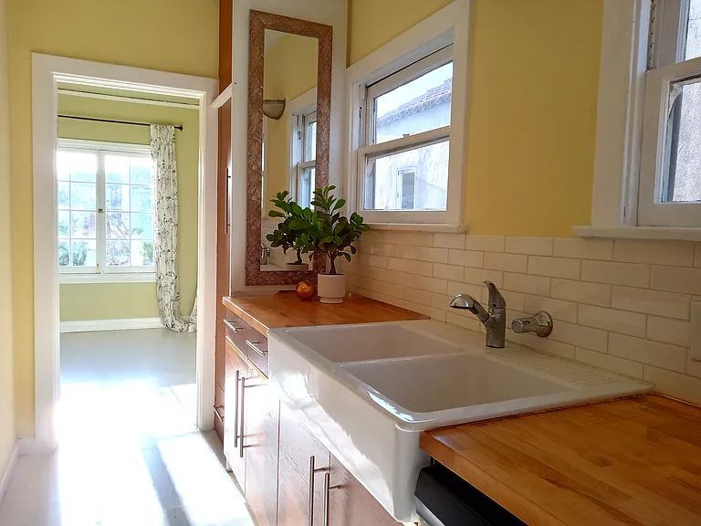 1070 S Cloverdale Ave #2B — Photo 16